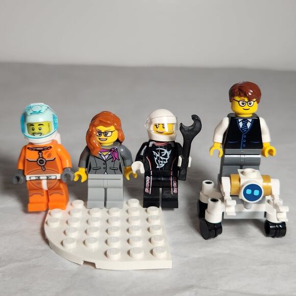 Lego City Space & Dodge Challenger Driver Minifigures Lot of 5 With Accessories - Picture 1 of 3